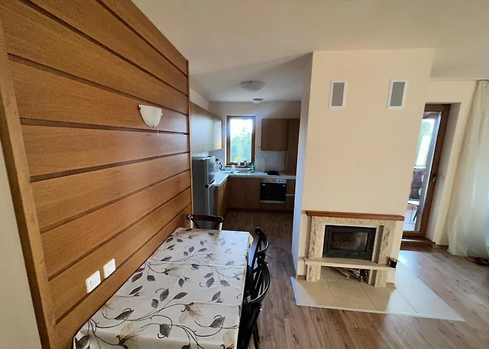 гранд ризорт с камином и видом на лес Apartmán *